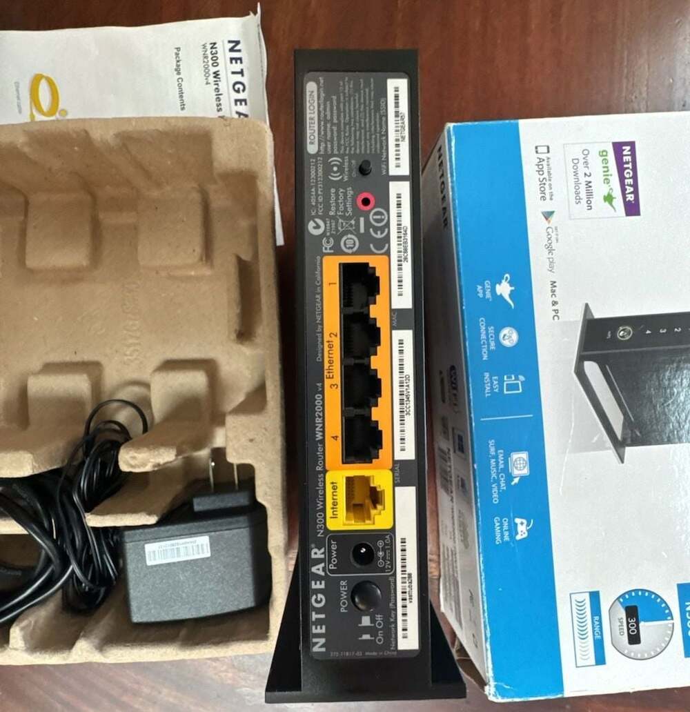 NETGEAR WNR2000 N300 Wireless Router WiFi Router w/ Power Adapter Tested Working - Picture 3 of 5